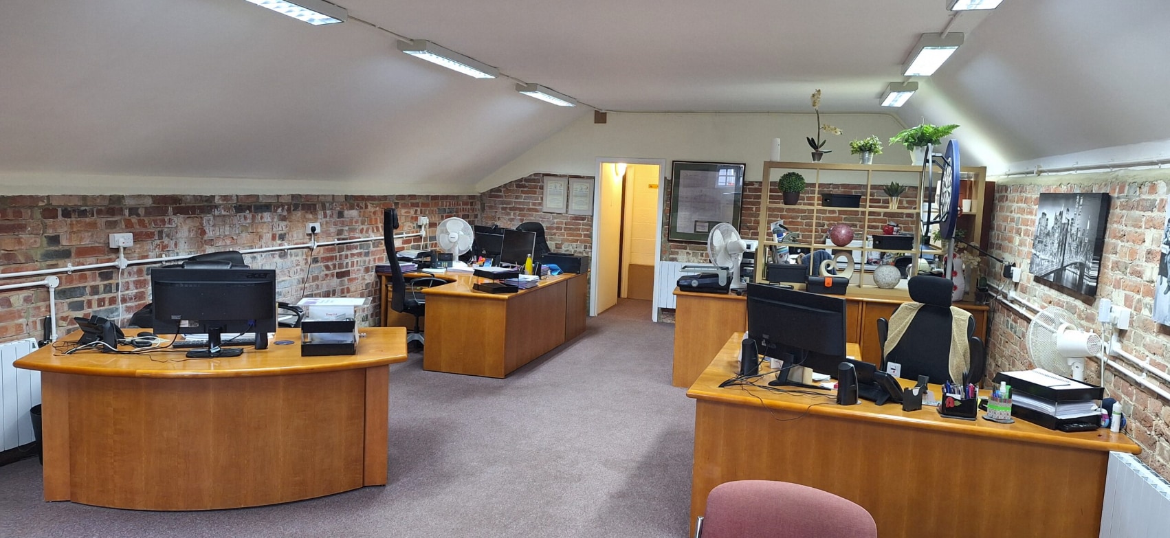 Castle Ln, West Grinstead for lease Interior Photo- Image 1 of 2