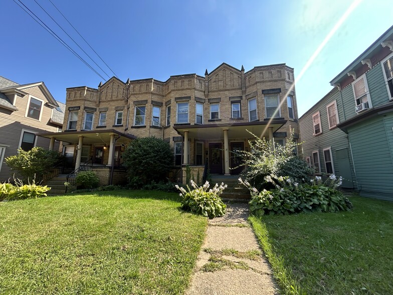 4309 Clinton Ave, Cleveland, OH à vendre - Photo principale - Image 1 de 40