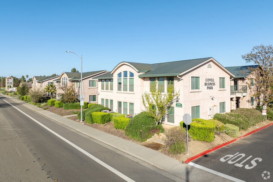 2056 Lyndell Ter, Davis, CA à louer - Photo du bâtiment - Image 1 de 3