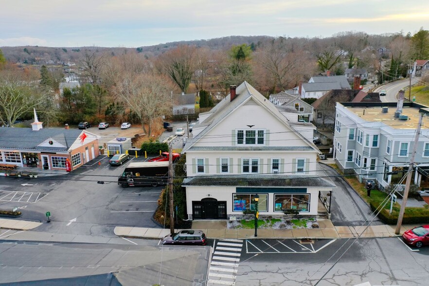 2 Main St, Essex, CT à vendre - Photo du bâtiment - Image 1 de 1