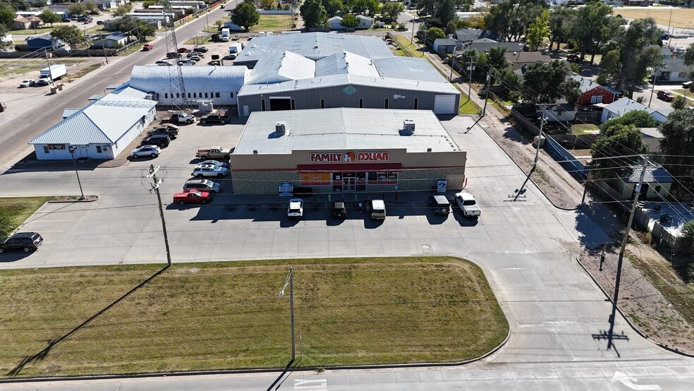 305 E Oklahoma St, Ulysses, KS à vendre - Photo du bâtiment - Image 2 de 8