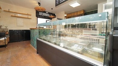 Retail in Santa Eulària des Riu, Islas Baleares for lease Interior Photo- Image 2 of 6