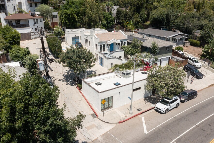 1913-1915 Hyperion Ave, Los Angeles, CA à vendre - Photo du bâtiment - Image 2 de 40