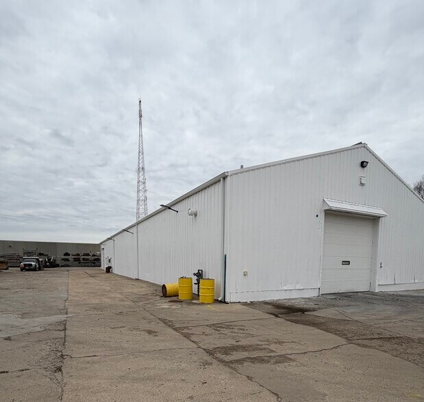 845 E Jackson St, Belvidere, IL à louer - Photo du bâtiment - Image 2 de 10