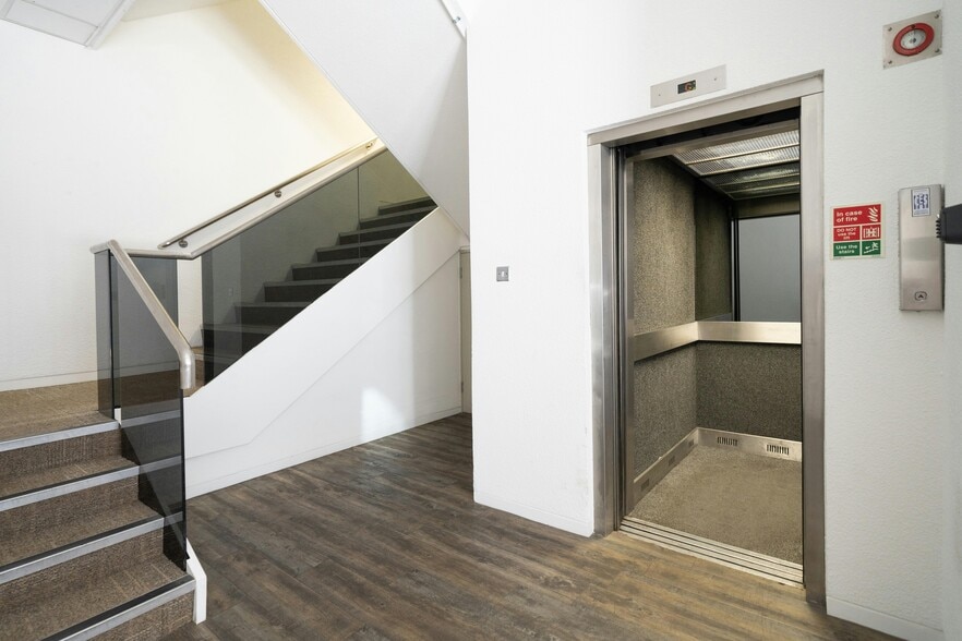 Union St, Kingston Upon Thames à louer - Photo du bâtiment - Image 3 de 7