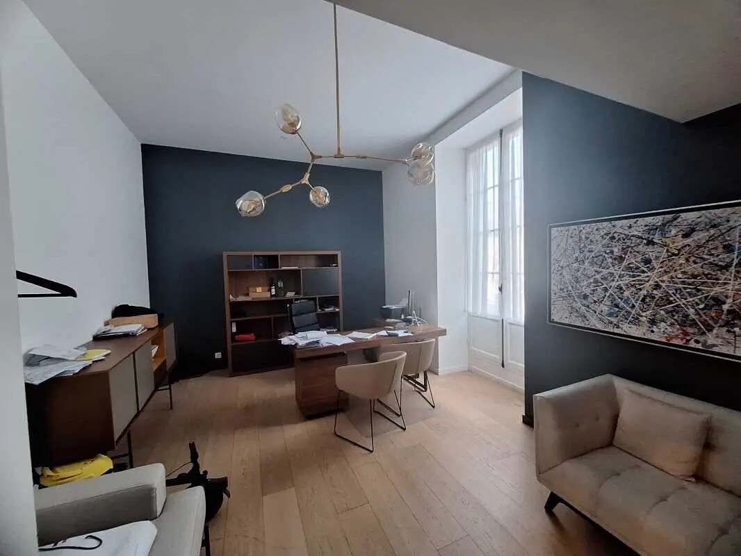 Office in Bordeaux for lease Interior Photo- Image 1 of 9