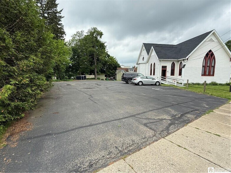 13 Church St, Delevan, NY à vendre - Photo du bâtiment - Image 2 de 38