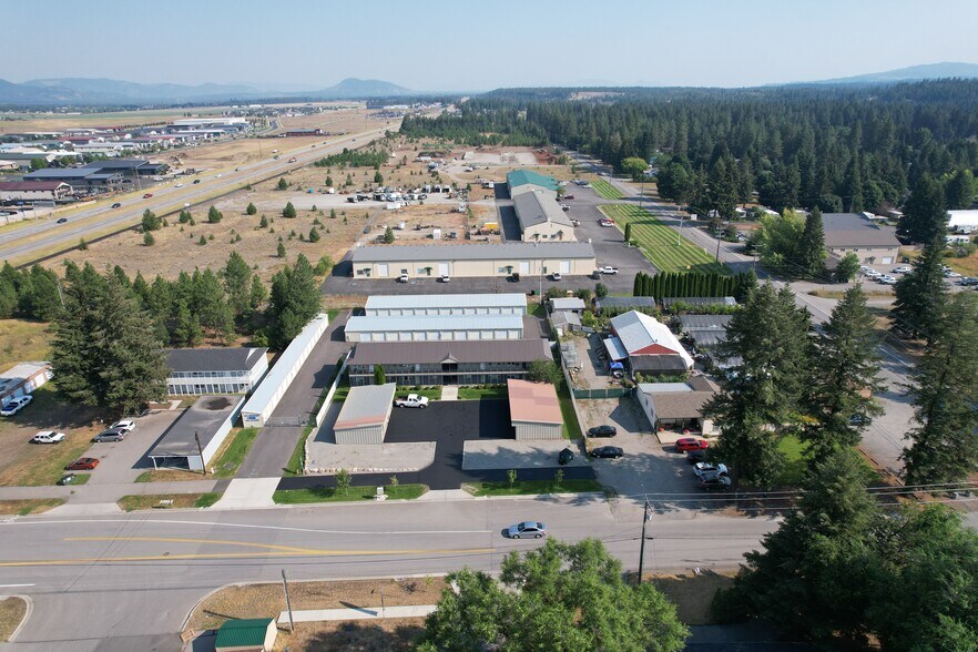 91 W Wyoming Ave, Hayden, ID à vendre - Photo du bâtiment - Image 2 de 5