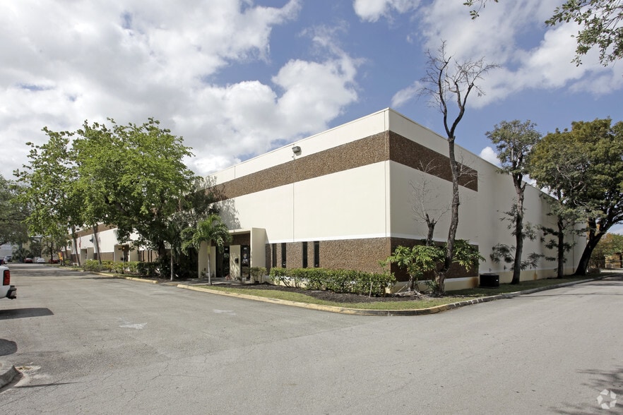 3280-3292 N 29th Ct, Hollywood, FL for lease - Building Photo - Image 2 of 3