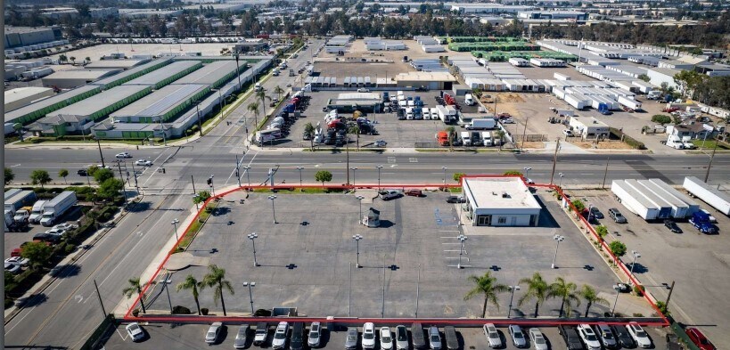 15662 Valley Blvd, Fontana, CA à louer - Photo du bâtiment - Image 2 de 3