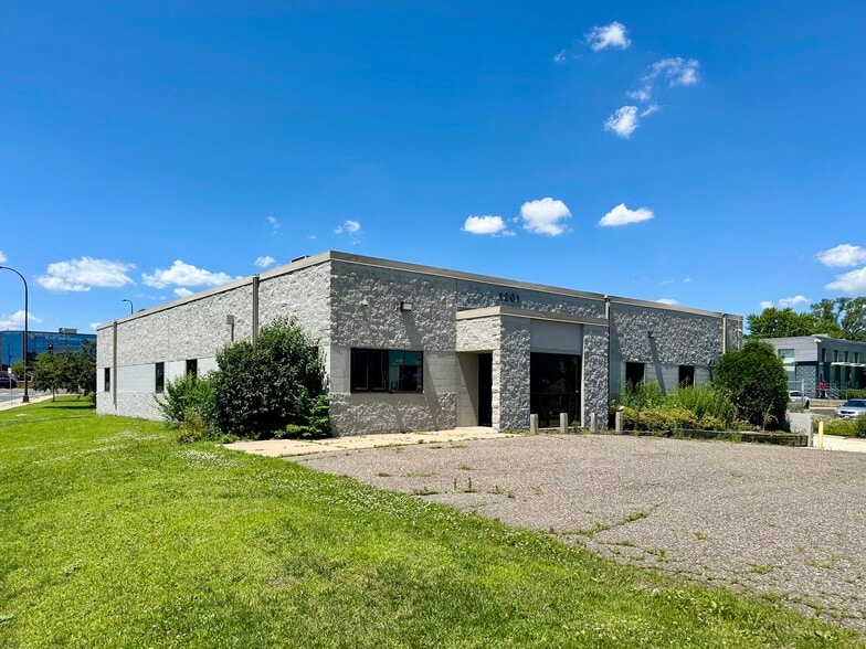 1201 DuPont Ave N, Minneapolis, MN for lease - Building Photo - Image 1 of 27