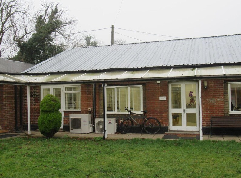 19 Camp Rd, Londres à louer - Photo principale - Image 2 de 3