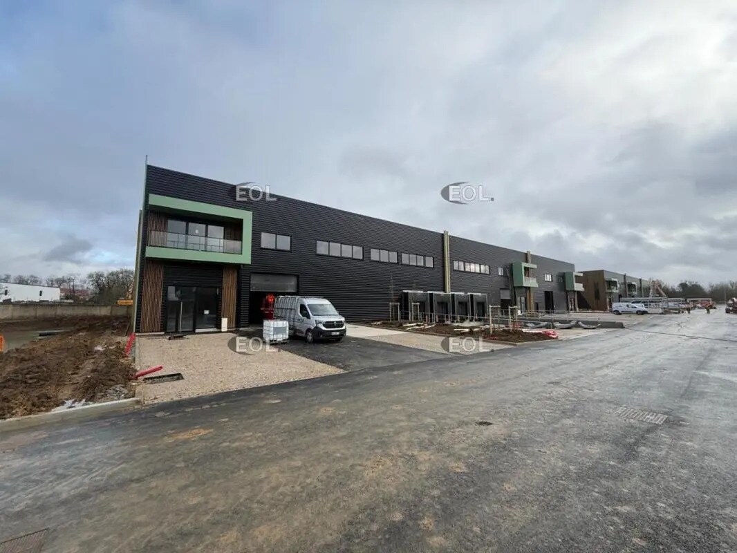 Flex in La Queue-en-Brie for lease Building Photo- Image 1 of 10