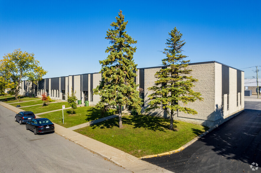 703-729 Av Meloche, Dorval, QC à louer - Photo principale - Image 2 de 18