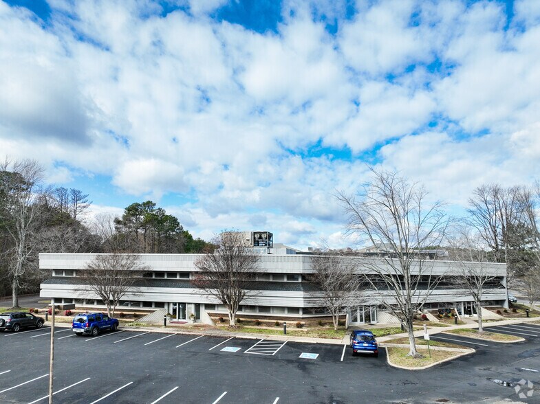 2821 N Parham Rd, Richmond, VA à louer - Photo du bâtiment - Image 2 de 41