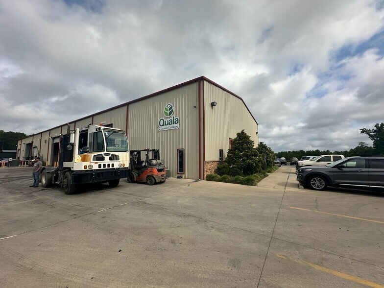 1051 Aqua Dr, Haughton, LA à vendre - Photo du bâtiment - Image 2 de 31
