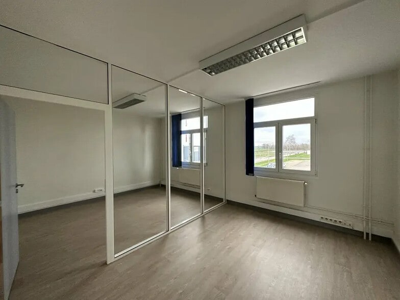 Office in Entzheim for lease - Interior Photo - Image 3 of 7