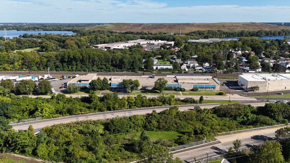 8400 Rt 13, Levittown, PA for lease - Building Photo - Image 2 of 5