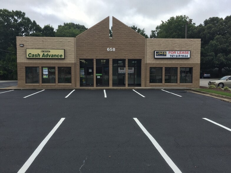 658 J Clyde Morris Blvd, Newport News, VA for lease - Building Photo - Image 1 of 3