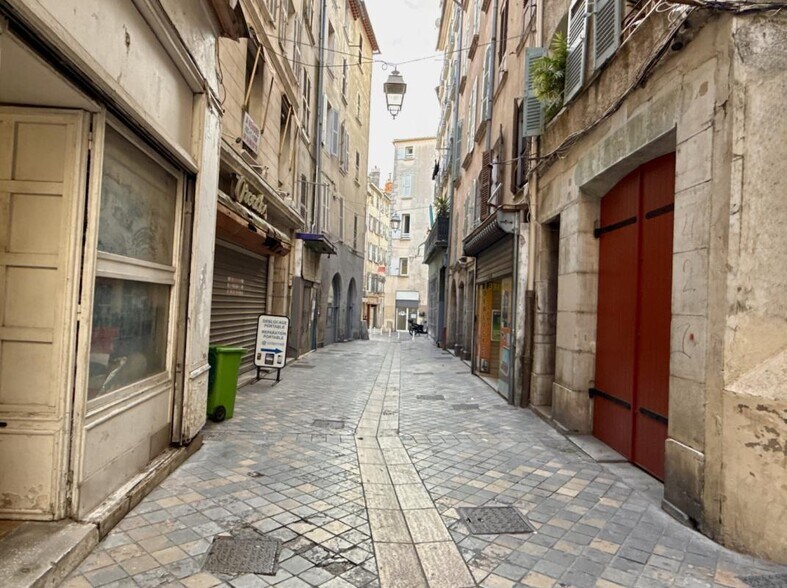 Commerce de détail dans Toulon à vendre - Photo du bâtiment - Image 2 de 5