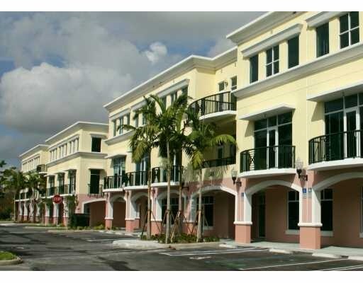 5803 NW 151st St, Miami Lakes, FL à vendre - Photo du bâtiment - Image 2 de 33