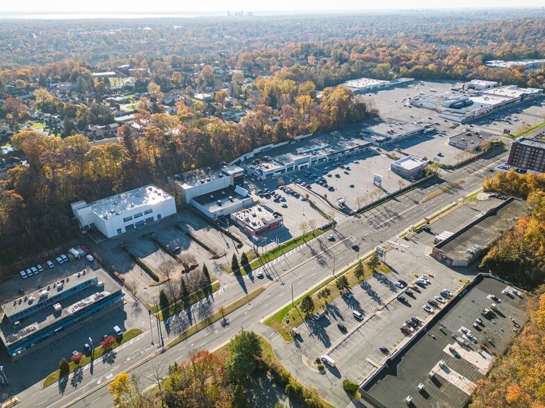 2700 Central Park Ave, Yonkers, NY à louer - Photo du bâtiment - Image 2 de 3