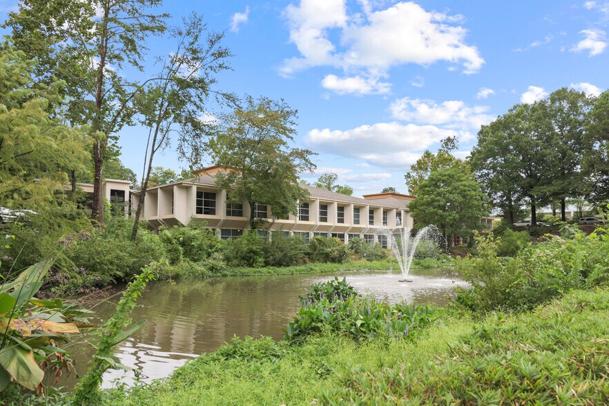 4480 N Shallowford Rd, Dunwoody, GA à louer - Photo du bâtiment - Image 2 de 16