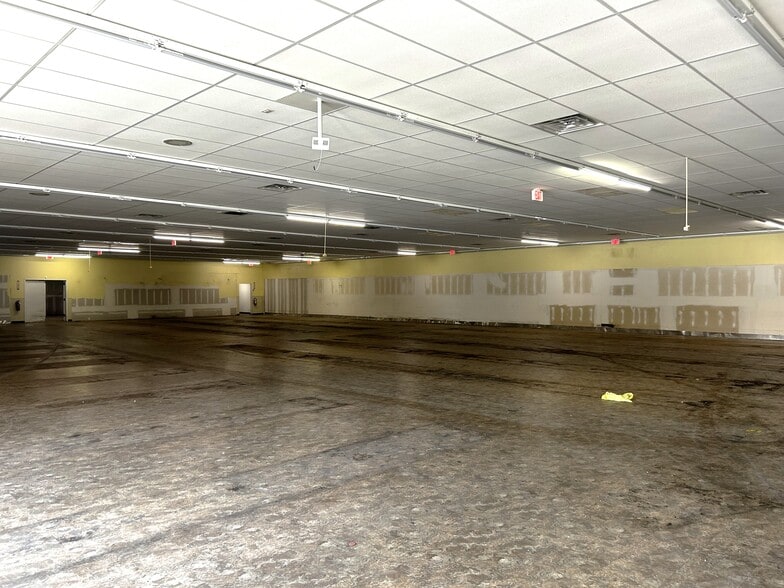 1118 Edgemont Ave, Chester, PA for sale - Building Photo - Image 2 of 13