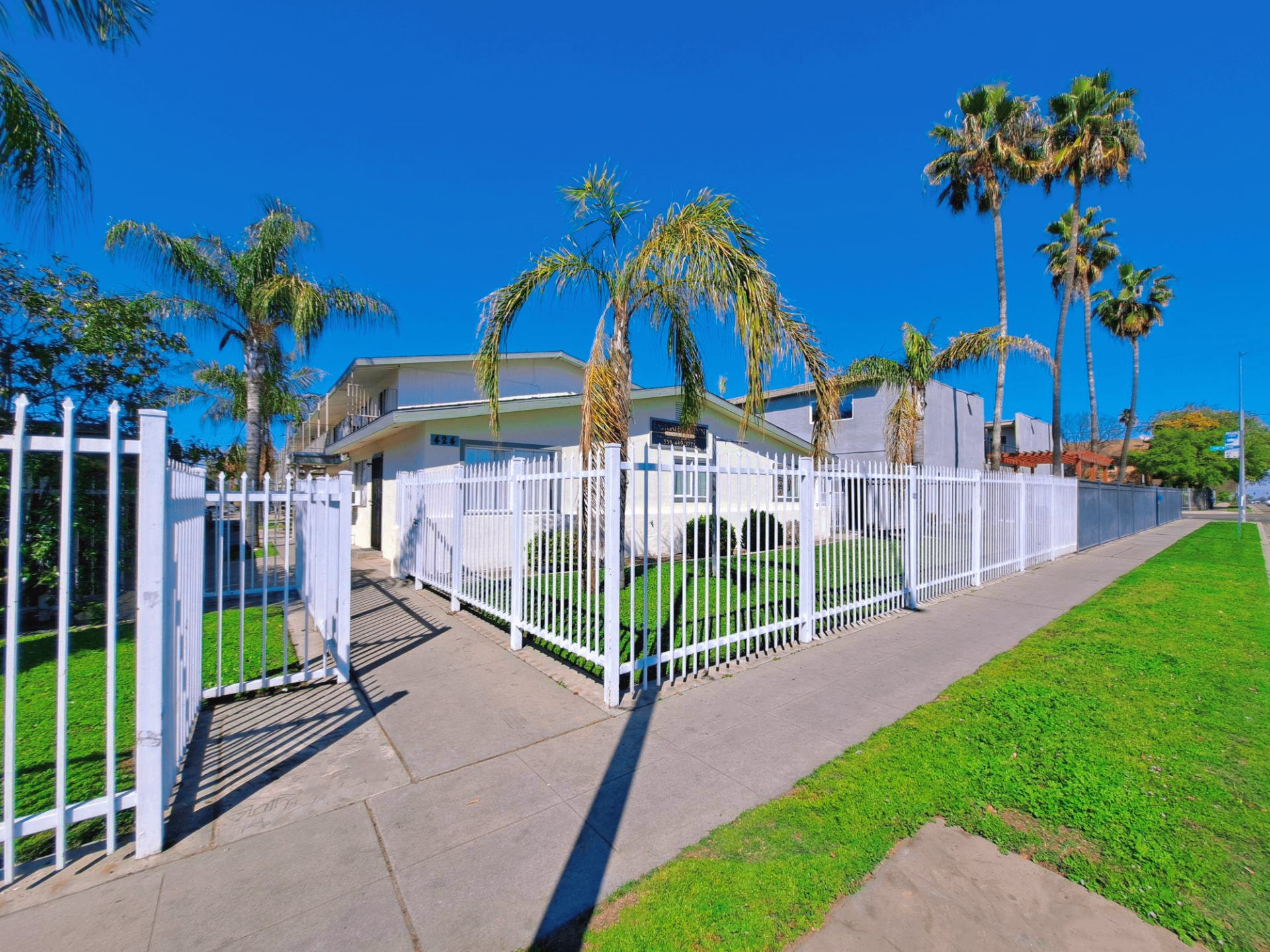 441 S Dearing Ave, Fresno, CA for sale Primary Photo- Image 1 of 12