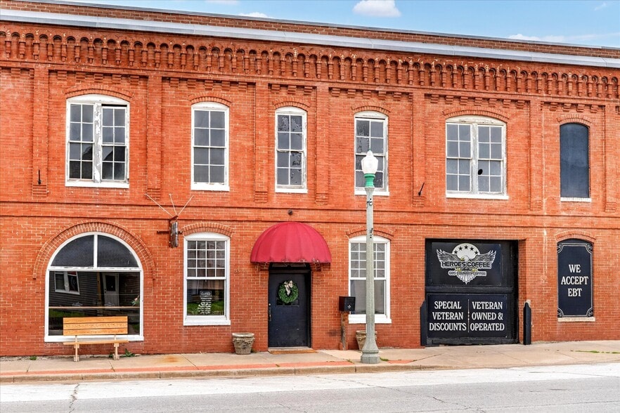 33 W Olive St, Aurora, MO for sale - Building Photo - Image 2 of 47