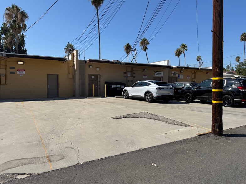 22129-22131 Sherman Way, Canoga Park, CA for lease - Building Photo - Image 3 of 5