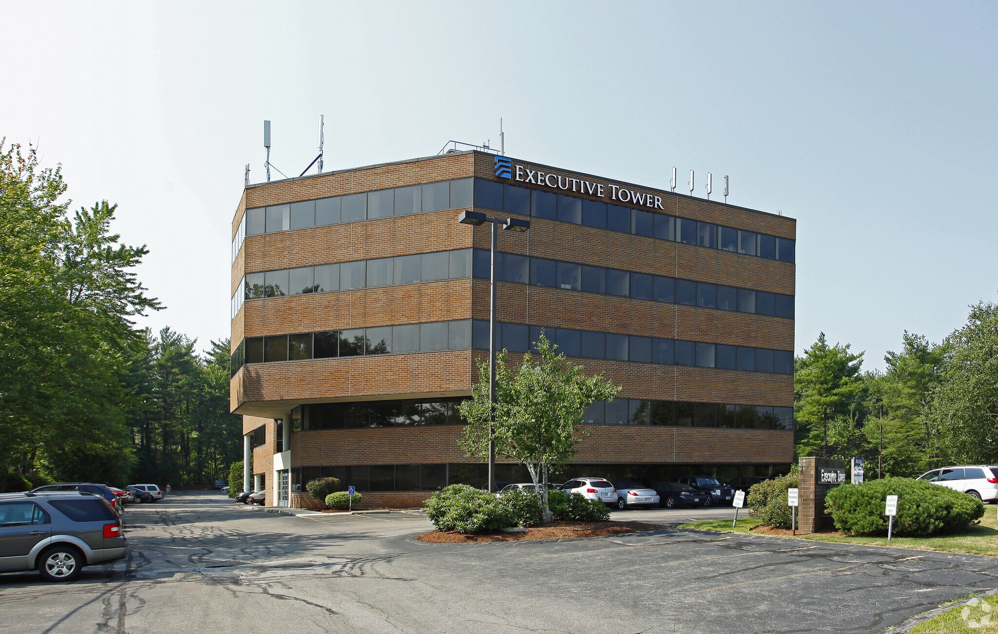 61 Spit Brook Rd, Nashua, NH à louer Photo du bâtiment- Image 1 de 3