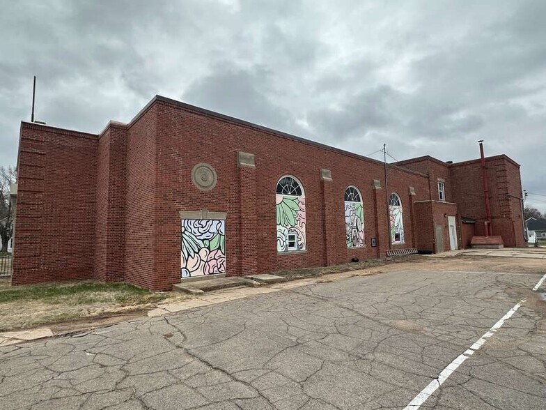 409 E Adams St, Oneill, NE à vendre - Photo du bâtiment - Image 3 de 19