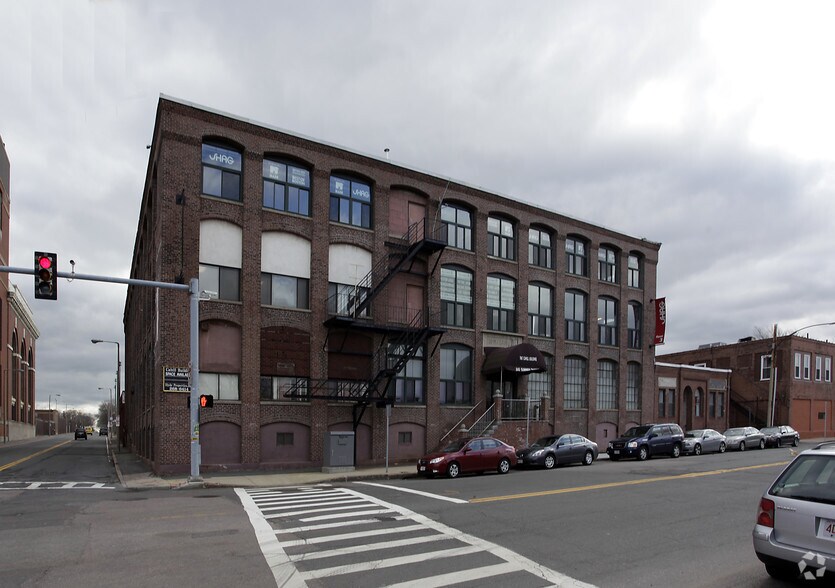 840 Summer St, Boston, MA à louer - Photo du bâtiment - Image 3 de 15