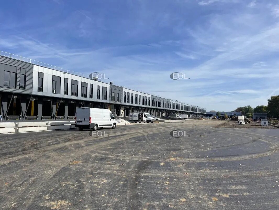 Industrial in Trappes for lease Construction Photo- Image 1 of 2