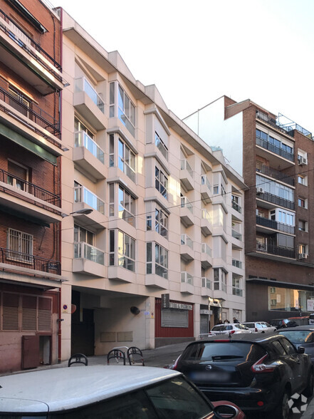 Multifamily in Madrid, MAD for sale - Building Photo - Image 1 of 2