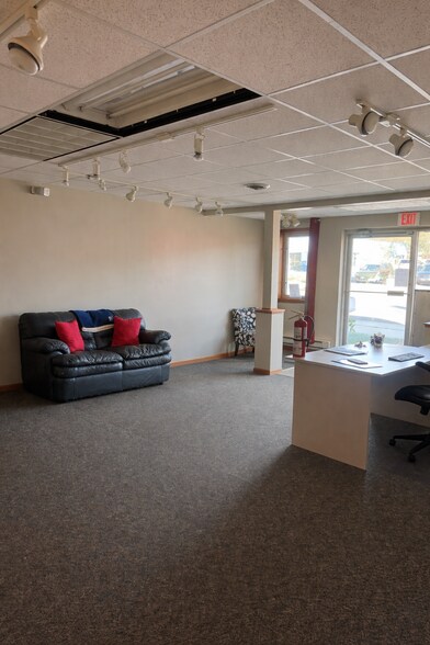 718 E 13th St, Glencoe, MN à louer - Photo du bâtiment - Image 3 de 5