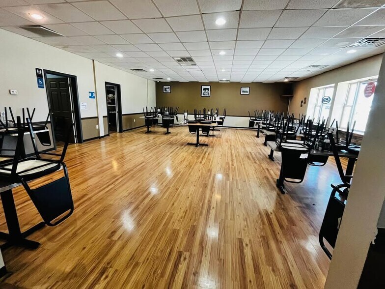 716 N Main St, Moorefield, WV à vendre - Photo intérieure - Image 2 de 15