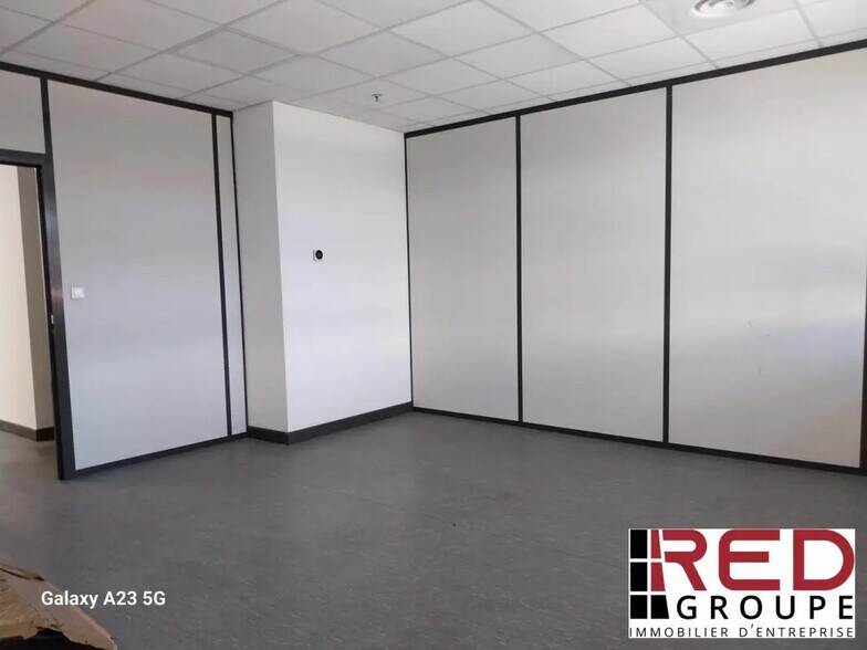 Industrial in Marseille for lease - Interior Photo - Image 3 of 6