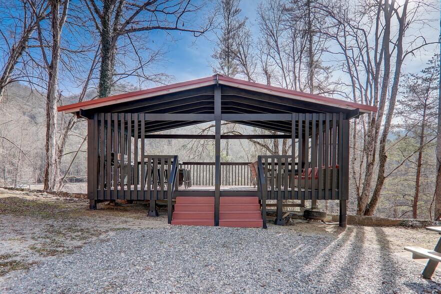 57 Observation Point Dr, Bryson City, NC for sale - Building Photo - Image 3 of 36