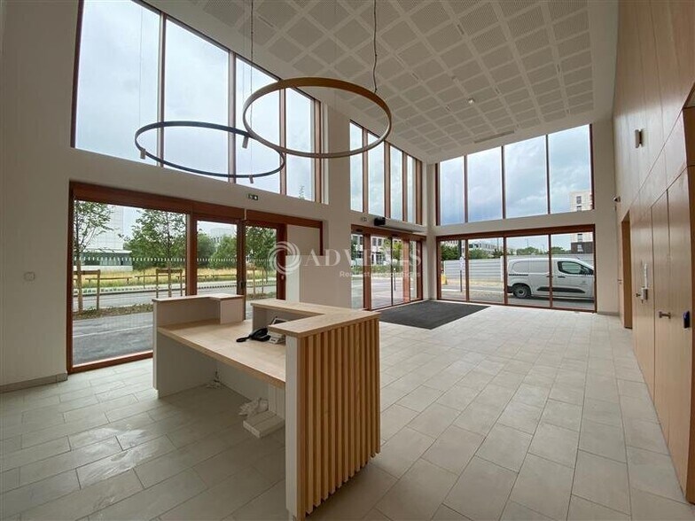 Bureau dans Palaiseau à louer - Photo du bâtiment - Image 2 de 5