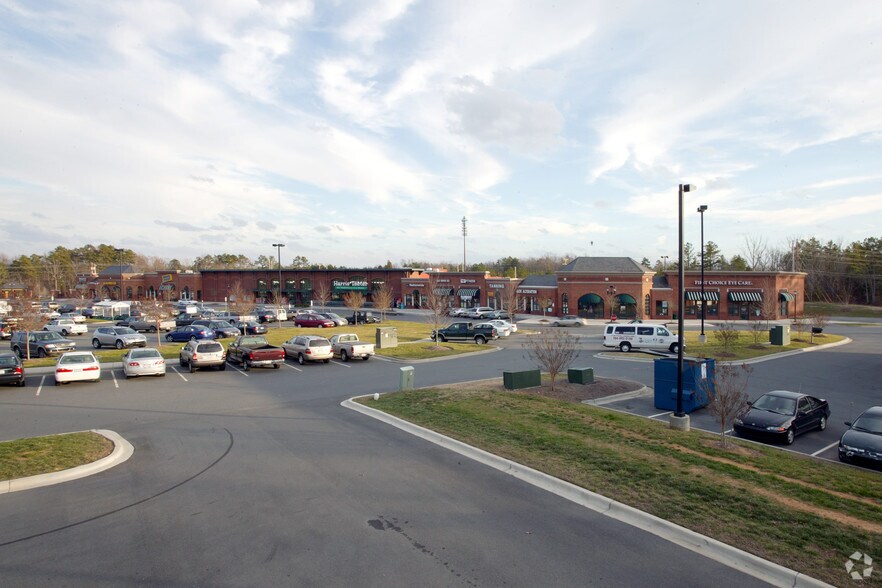 7800 Stevens Mill Rd, Matthews, NC à louer - Photo du bâtiment - Image 2 de 2