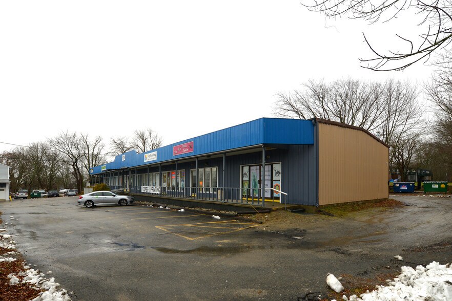 628 Metacom Ave, Warren, RI à vendre - Photo du bâtiment - Image 2 de 9