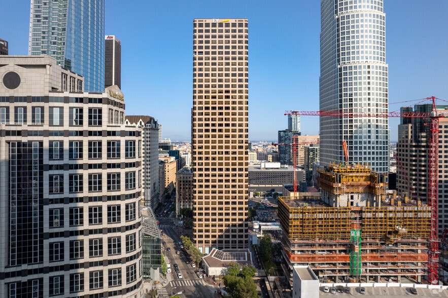 725 S Figueroa St, Los Angeles, CA à louer - Photo du bâtiment - Image 3 de 10