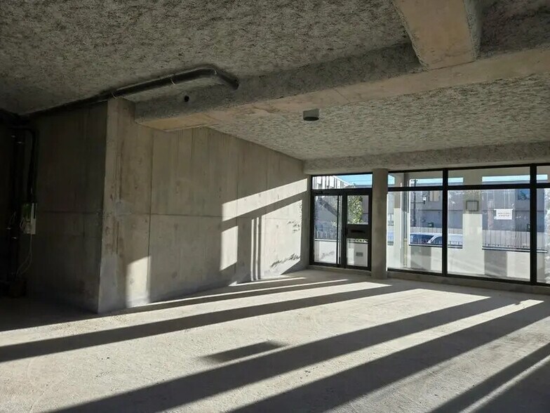 47 Rue De La Republique, Genas for lease - Interior Photo - Image 1 of 6