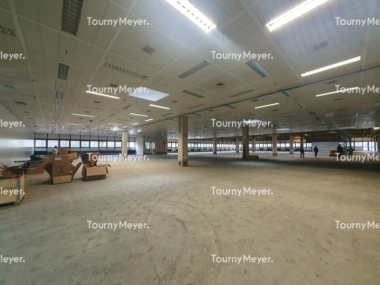 Flex in Canéjan for lease - Interior Photo - Image 2 of 7