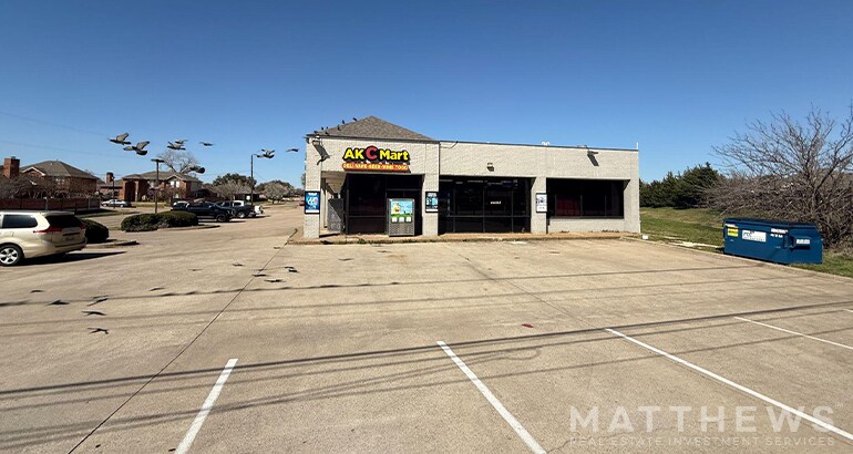 2202 Heads Ln, Carrollton, TX à louer - Photo du bâtiment - Image 2 de 5