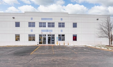 475 Quadrangle Dr, Bolingbrook, IL for lease Interior Photo- Image 1 of 29