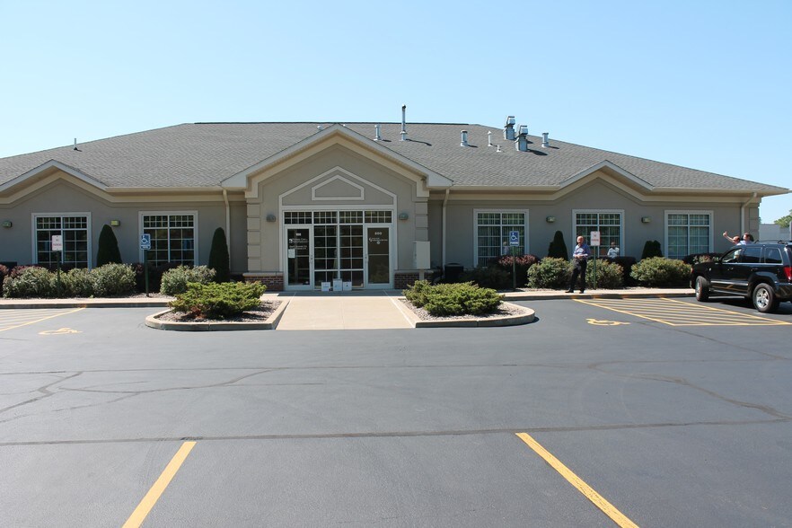 3799 Commerce Ct, North Tonawanda, NY à louer - Photo principale - Image 1 de 6