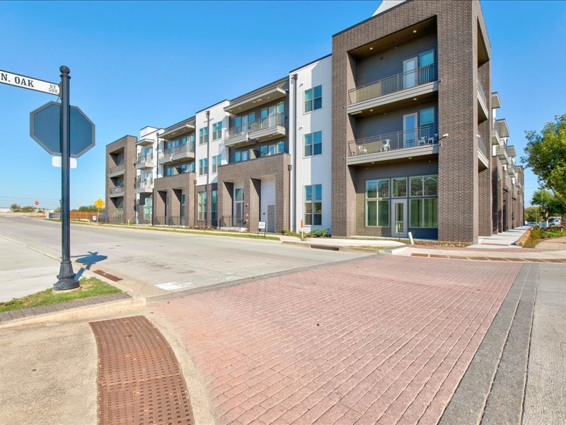 601 N Oak St, Roanoke, TX à vendre Photo du bâtiment- Image 1 de 1